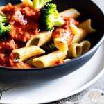 Vegetarische recepten: Pasta met broccoli en tomatensaus