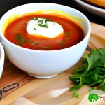 Vegetarische recepten: Geroosterde paprikasoep met roomkaas en kruiden